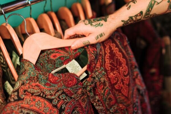 how to style vintage clothing